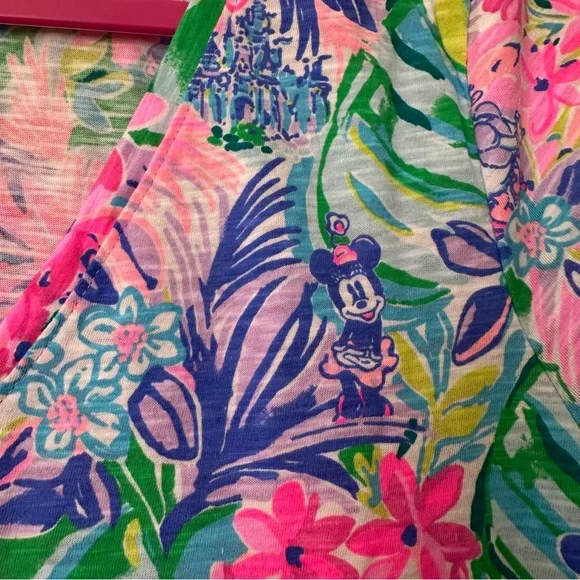 NWT Lilly Pulitzer X Disney Parks Etta V-Neck Tee Disney Dreamin’ MED Limited Ed - Picture 13 of 13